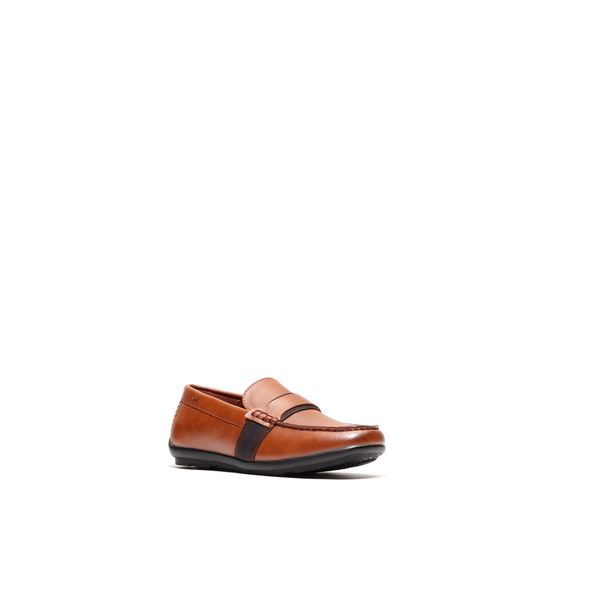 Angled view of cognac Greco Slip-On Kids by Passi Sovrani – premium kids’ slip-on shoes with moccasin toe design.
