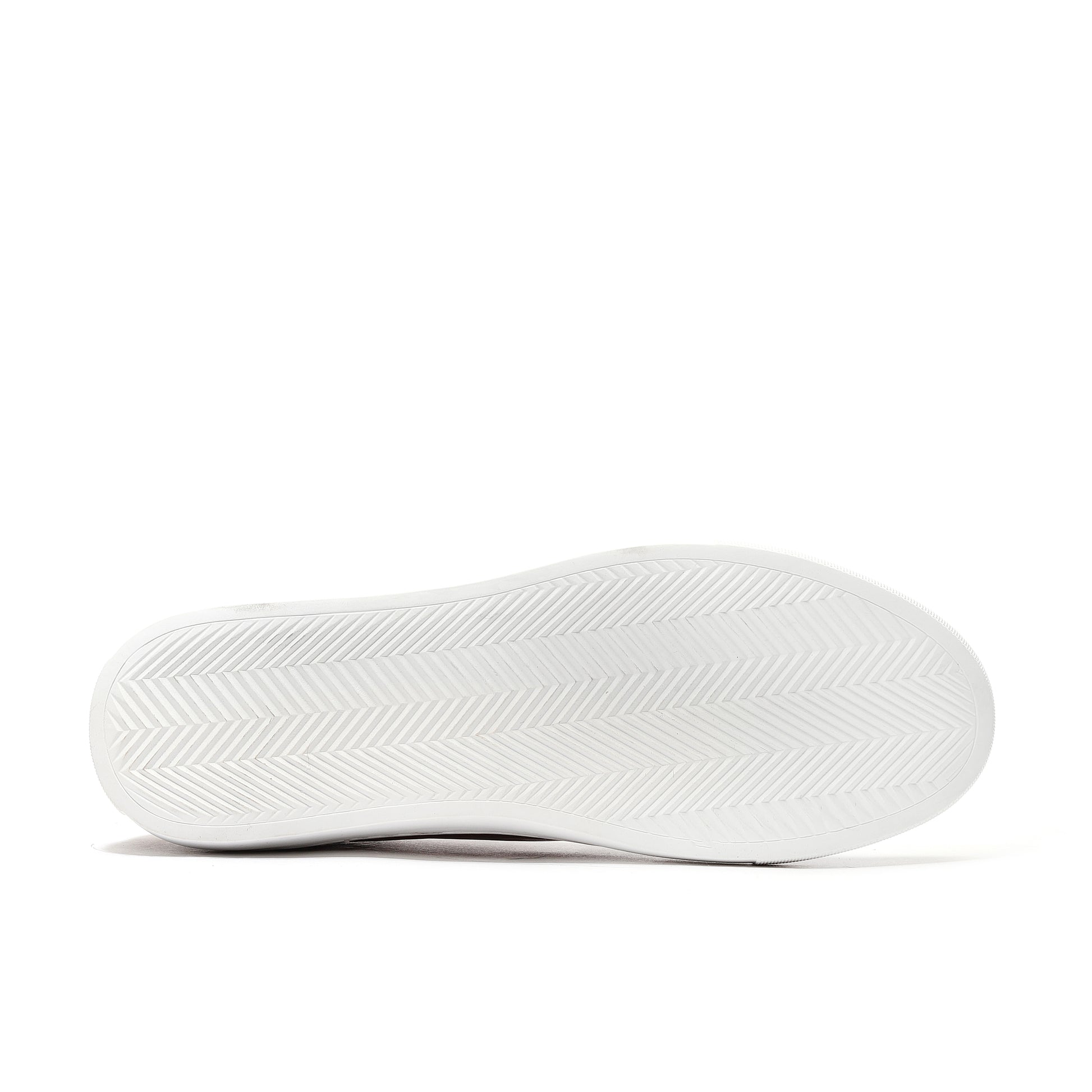 Back angle of white premium leather sneakers, versatile men’s casual sneakers with stylish design.