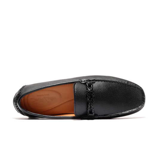 Black men’s slip-on dress shoes by Passi Sovrani – elegant bit loafers for formal wear.