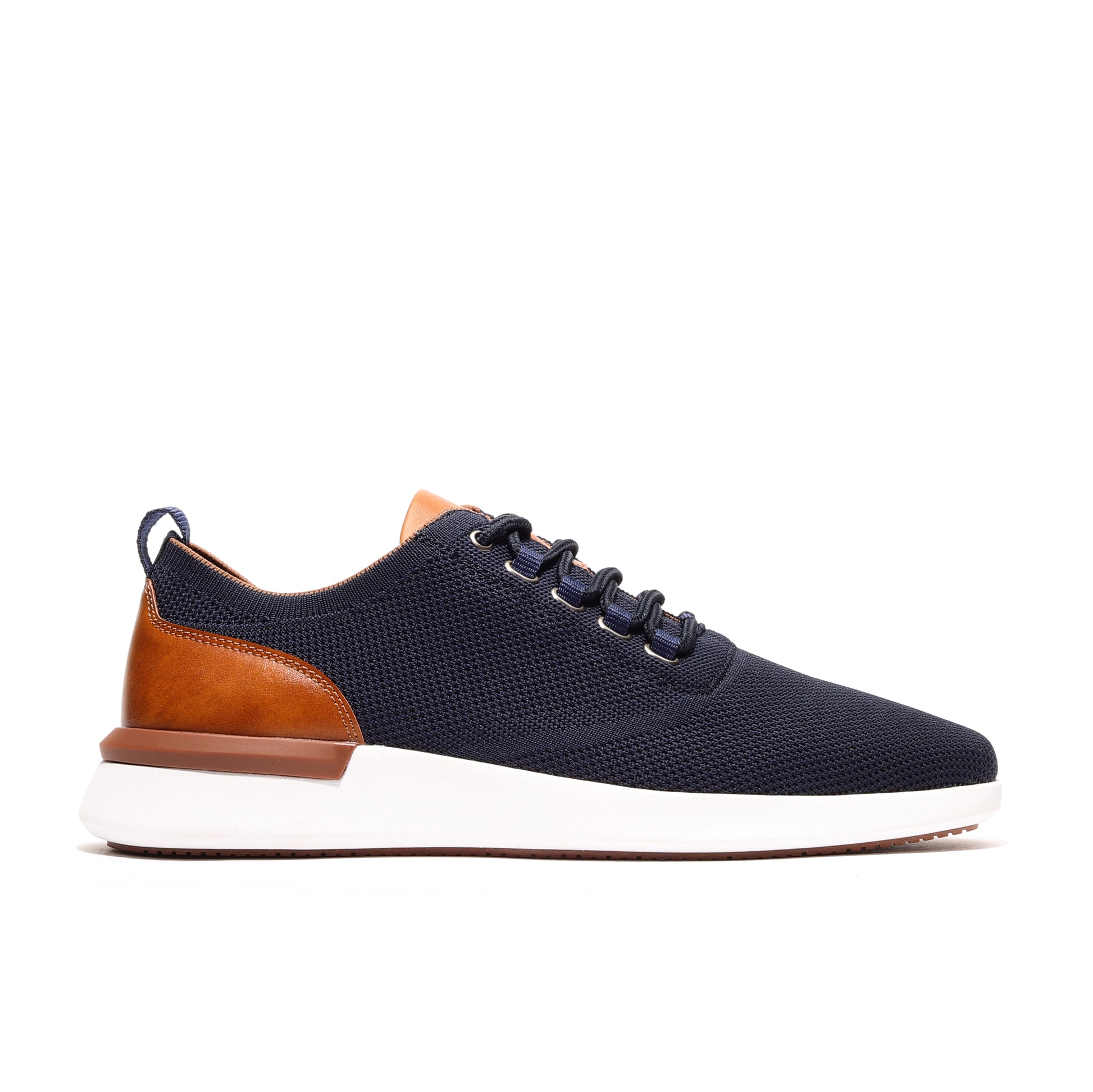 Side profile of navy men’s athleisure shoes, showcasing a sleek silhouette and stylish design.