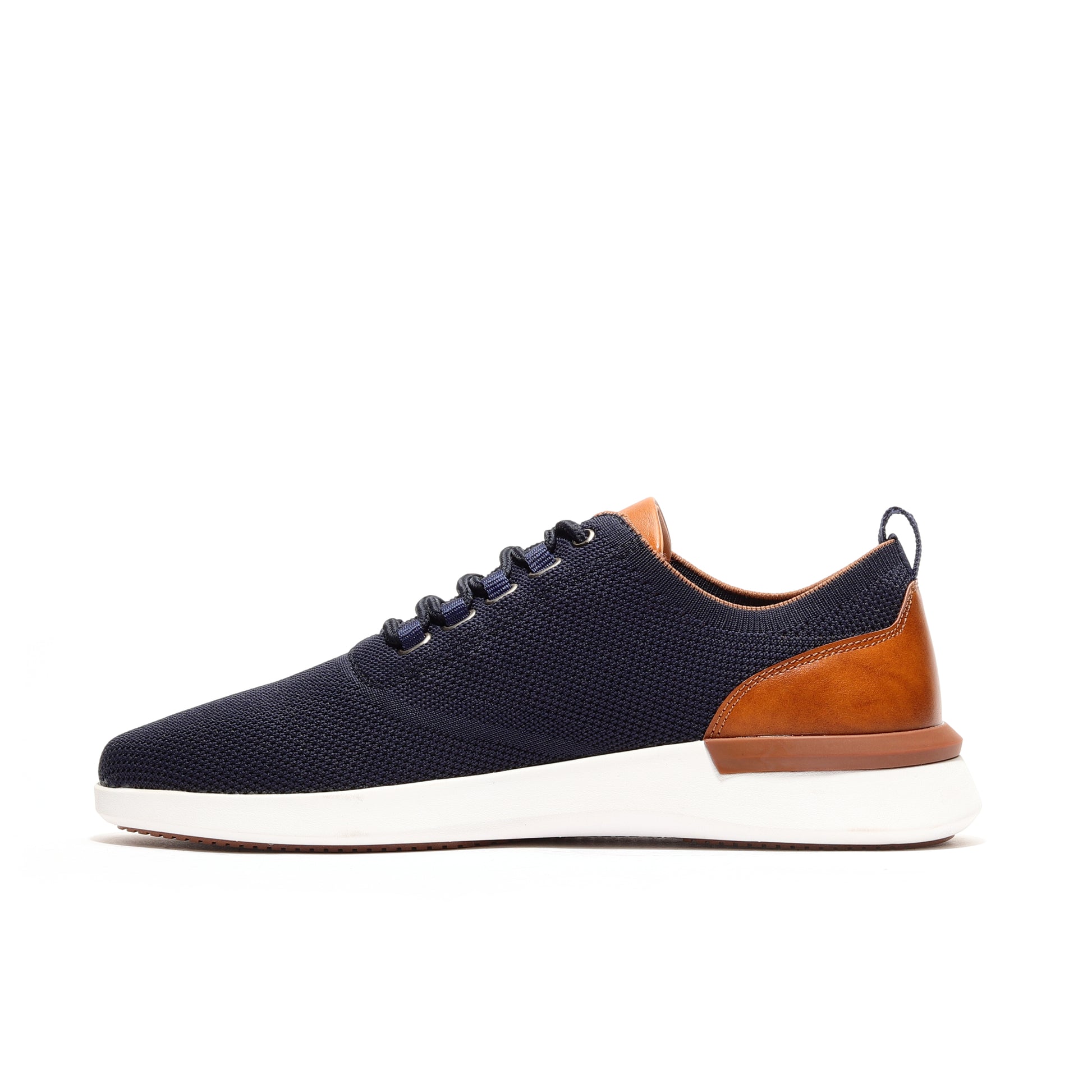 Side view of navy men’s athleisure shoes, featuring a contemporary design and lightweight material.